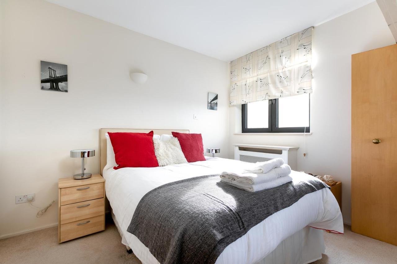 Point West Apartments Londen Buitenkant foto
