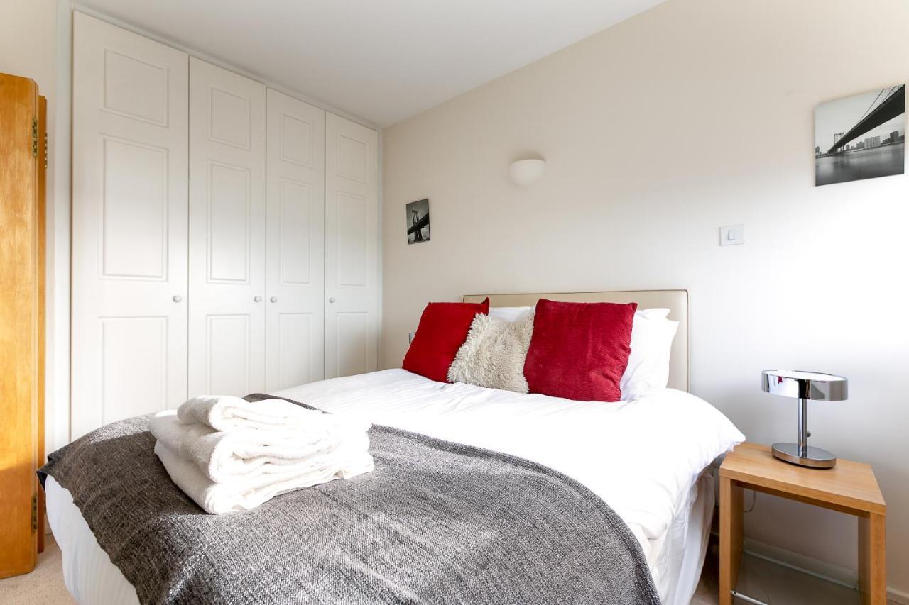 Point West Apartments Londen Buitenkant foto