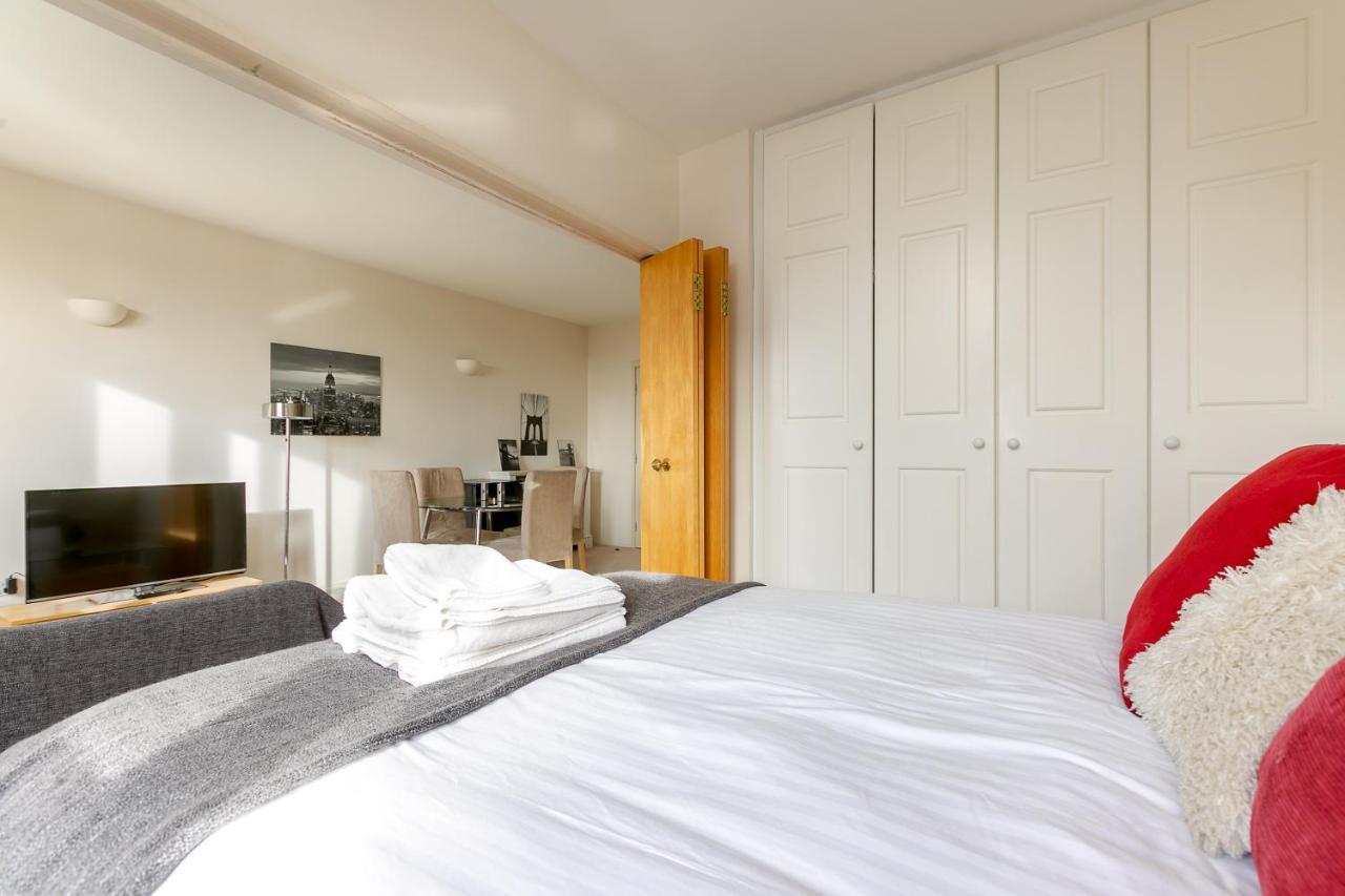 Point West Apartments Londen Buitenkant foto