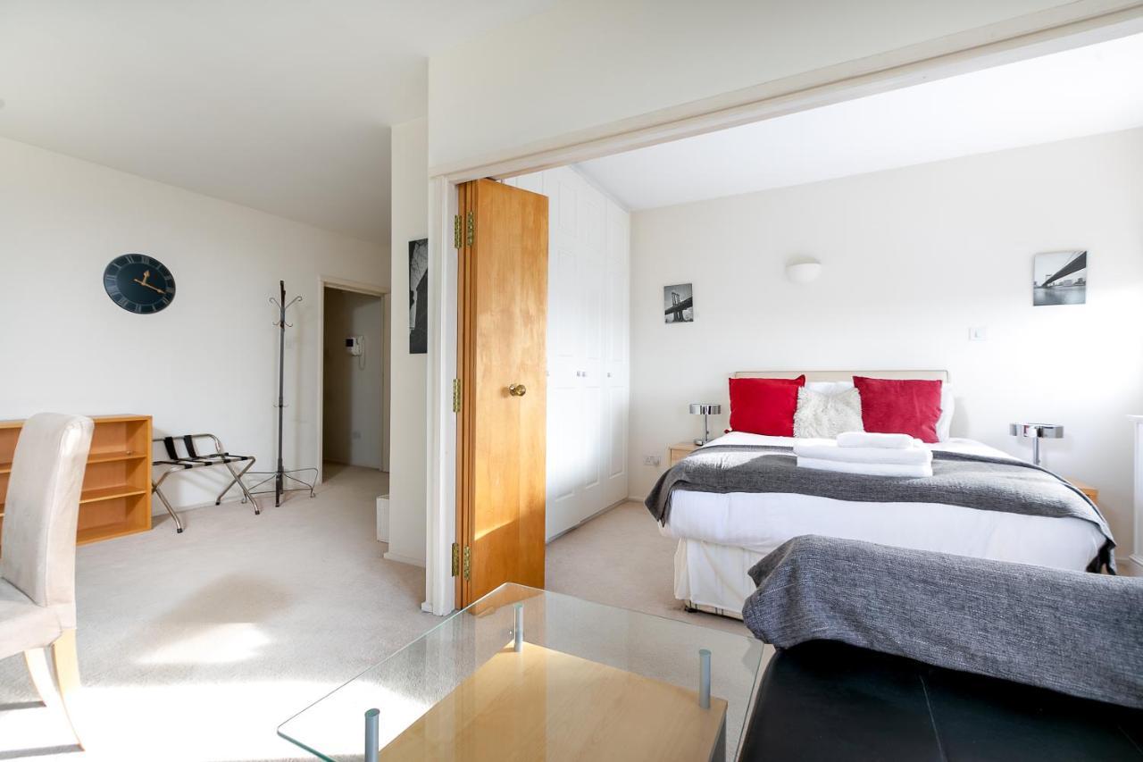 Point West Apartments Londen Buitenkant foto