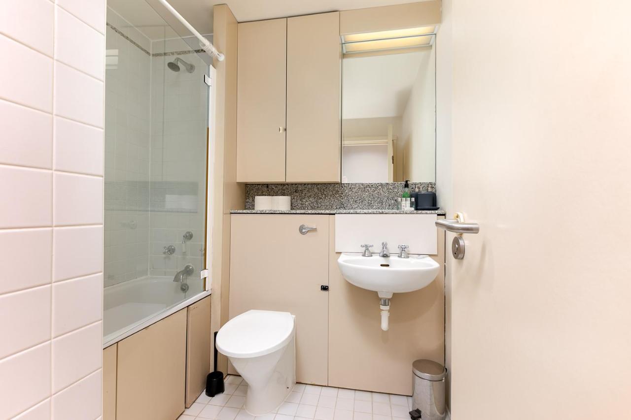 Point West Apartments Londen Buitenkant foto